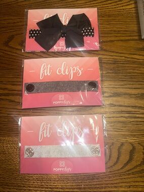 Black Fit Clips Set with Polka Dot Bow